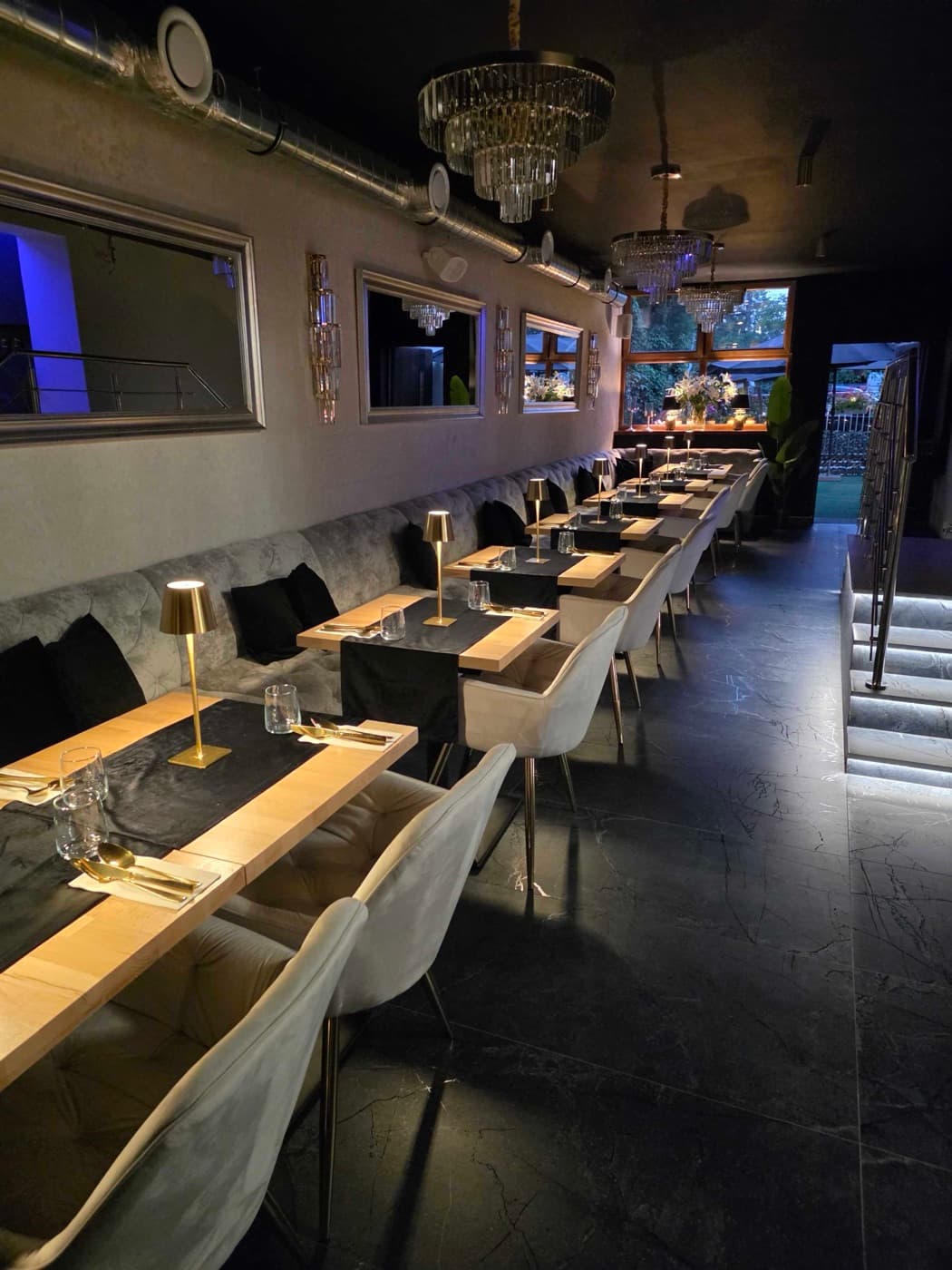 36 Restaurant & Grill - Kameralne stoliki