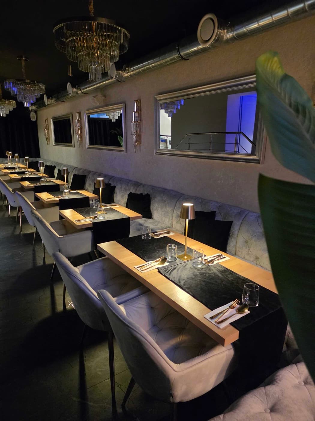 36 Restaurant & Grill - Aksamit i złoto